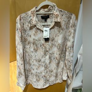 Banana republic women’s button down shirt. NEW WITH TAGS!! Size M